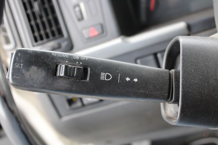 759014-40 Volvo FH12 460 Euro 3 -03 (374394km)