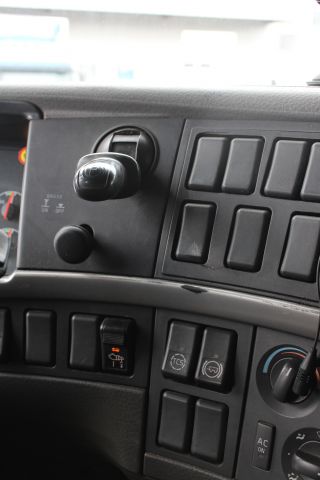 759014-42 Volvo FH12 460 Euro 3 -03 (374394km)