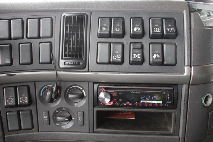 759014-45 Volvo FH12 460 Euro 3 -03 (374394km)