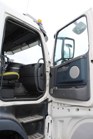 759014-46 Volvo FH12 460 Euro 3 -03 (374394km)