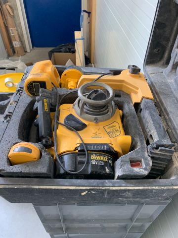 747368-3 DeWalt Rotary Laser DW077 incl. stand