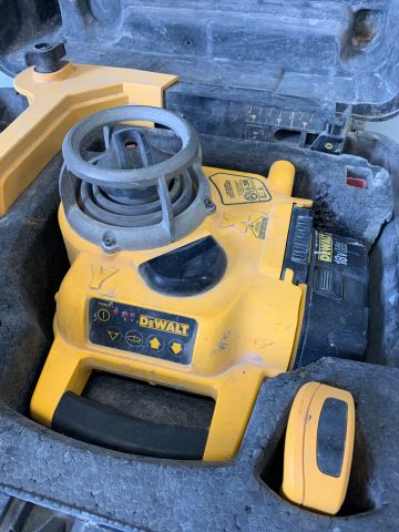 747368-4 DeWalt Rotary Laser DW077 incl. stand