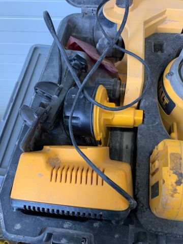 747368-5 DeWalt Rotary Laser DW077 incl. stand