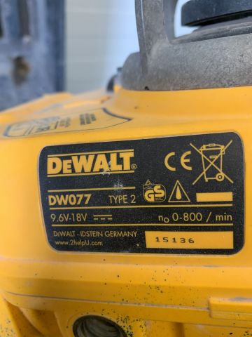 747368-6 DeWalt Rotary Laser DW077 incl. stand