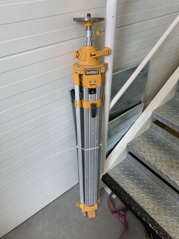 747368-9 DeWalt Rotary Laser DW077 incl. stand