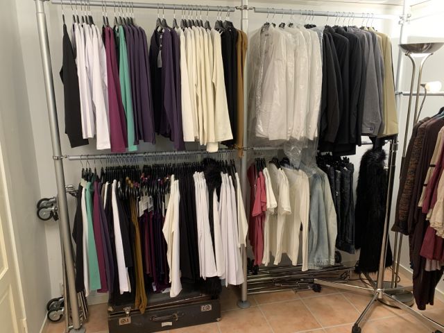 711680-1 Women's clothing store over 1000 garments Greenhouse and Capri