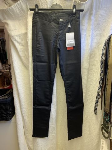 711680-15 Women's clothing store over 1000 garments Greenhouse and Capri