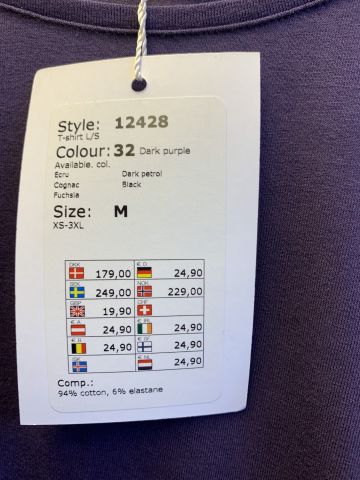 711680-18 Women's clothing store over 1000 garments Greenhouse and Capri