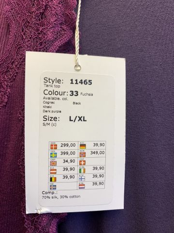 711680-19 Women's clothing store over 1000 garments Greenhouse and Capri