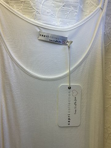 711680-21 Women's clothing store over 1000 garments Greenhouse and Capri