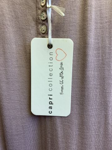 711680-22 Women's clothing store over 1000 garments Greenhouse and Capri