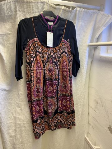 711680-27 Women's clothing store over 1000 garments Greenhouse and Capri