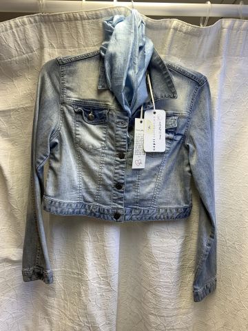 711680-28 Women's clothing store over 1000 garments Greenhouse and Capri