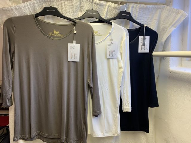 711680-36 Women's clothing store over 1000 garments Greenhouse and Capri