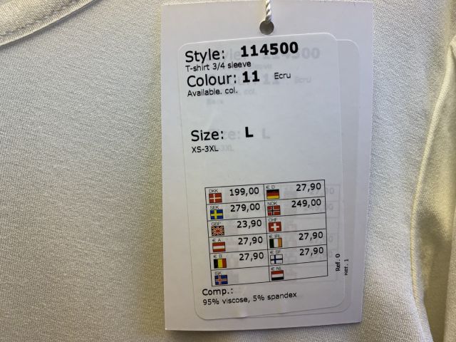 711680-37 Women's clothing store over 1000 garments Greenhouse and Capri