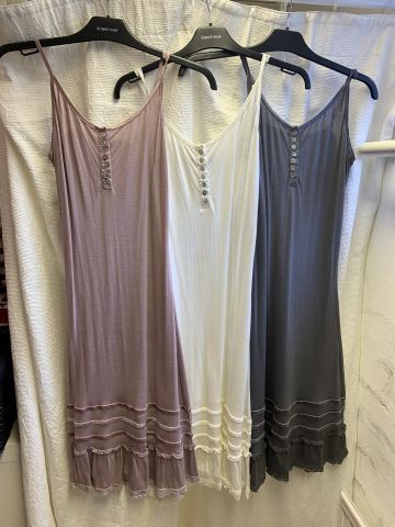 711680-40 Women's clothing store over 1000 garments Greenhouse and Capri