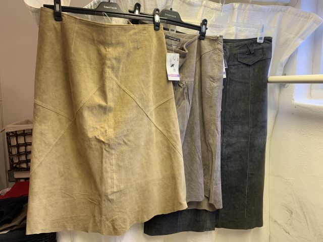 711680-41 Women's clothing store over 1000 garments Greenhouse and Capri