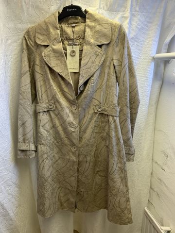 711680-47 Women's clothing store over 1000 garments Greenhouse and Capri