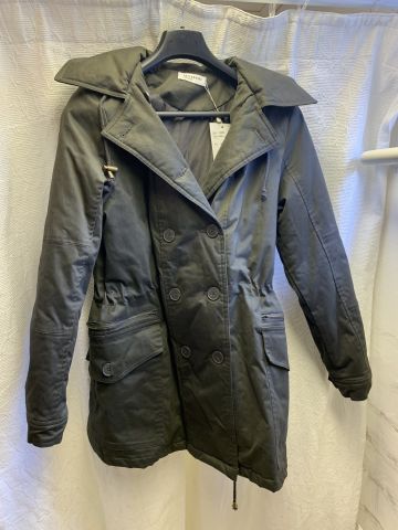 711680-49 Women's clothing store over 1000 garments Greenhouse and Capri