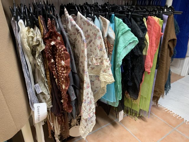711680-50 Women's clothing store over 1000 garments Greenhouse and Capri