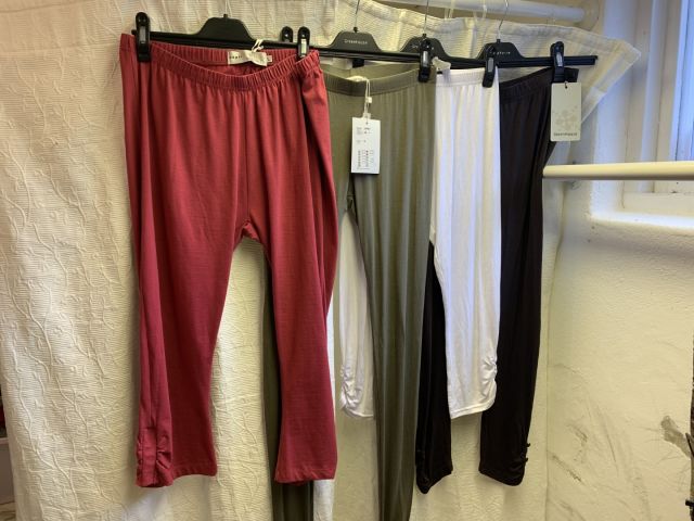 711680-51 Women's clothing store over 1000 garments Greenhouse and Capri