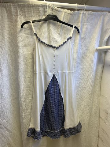 711680-54 Women's clothing store over 1000 garments Greenhouse and Capri