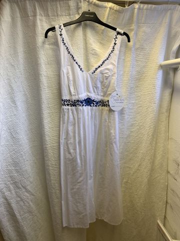 711680-56 Women's clothing store over 1000 garments Greenhouse and Capri