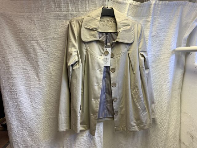 711680-58 Women's clothing store over 1000 garments Greenhouse and Capri