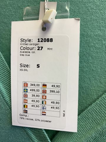 711680-63 Women's clothing store over 1000 garments Greenhouse and Capri