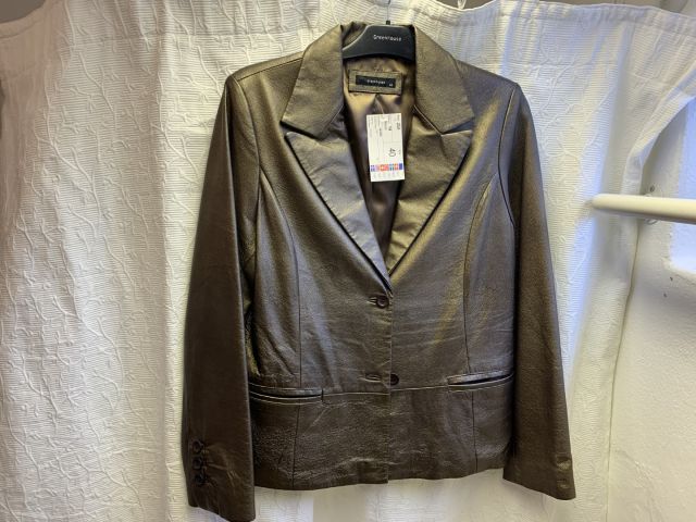 711680-67 Women's clothing store over 1000 garments Greenhouse and Capri