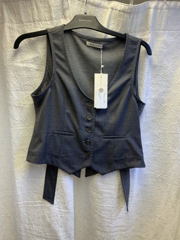 711680-69 Women's clothing store over 1000 garments Greenhouse and Capri