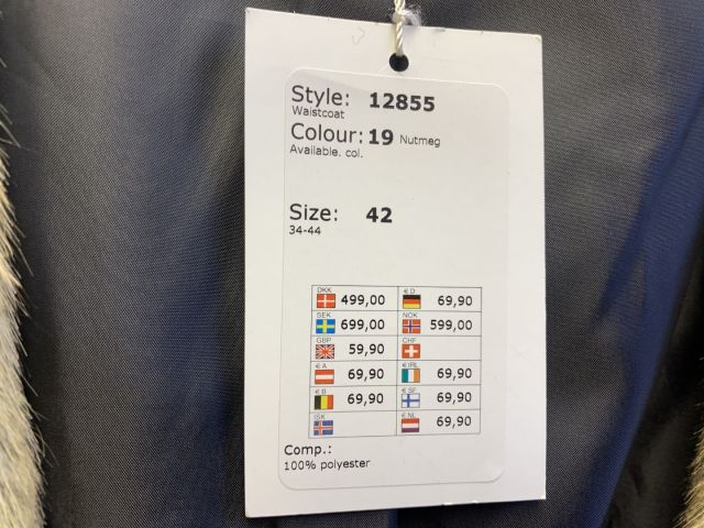 711680-72 Women's clothing store over 1000 garments Greenhouse and Capri