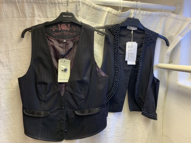 711680-73 Women's clothing store over 1000 garments Greenhouse and Capri