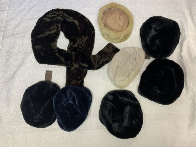 711680-88 Women's clothing store over 1000 garments Greenhouse and Capri