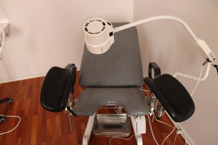 718790-6 Elektrisk gynstol med lampa m.m. Sonesta