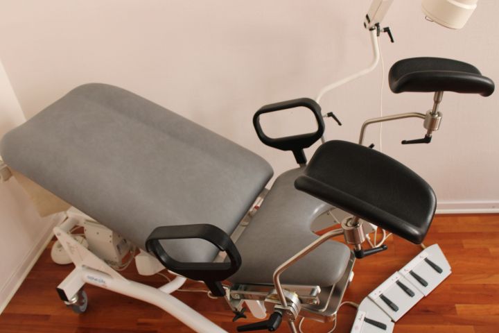 718790-7 Elektrisk gynstol med lampa m.m. Sonesta