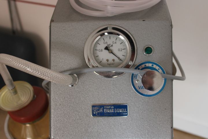 718803-5 Electric suction pump, older model