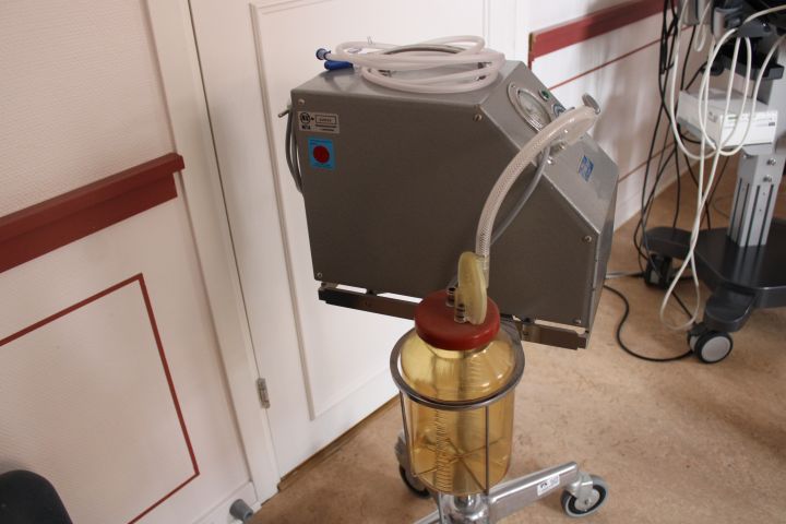 718803-6 Electric suction pump, older model