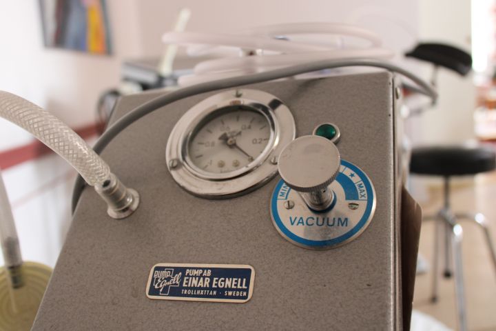 718803-10 Electric suction pump, older model