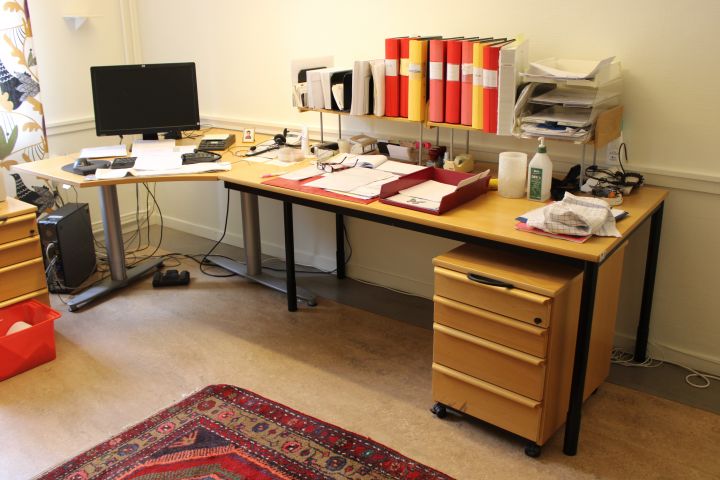 718811-1 Raise and lower desk and drawer