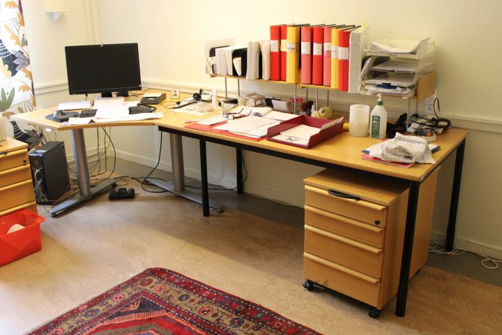 718811-2 Raise and lower desk and drawer