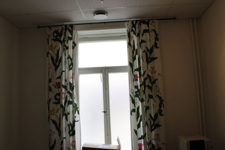 718858-2 2 curtain lengths, Maria Åström, "Still life"