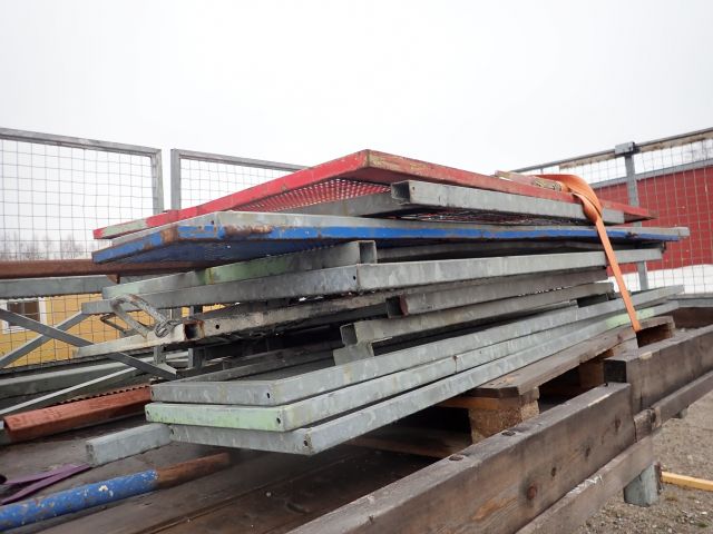 755615-17 Climbing platform Construction lift Hunnebeck MSM1000