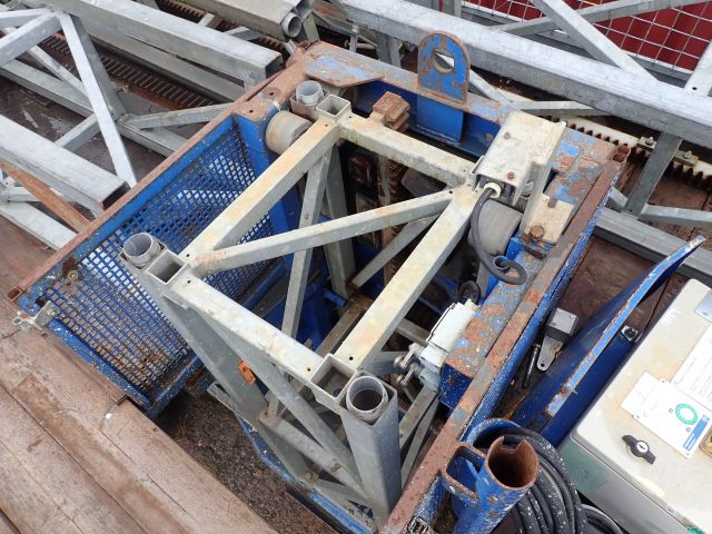 755615-22 Climbing platform Construction lift Hunnebeck MSM1000