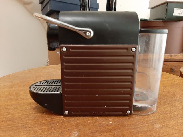 746738-2 Nespresso capsule machine C60