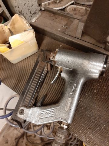 746746-16 Polishing machine with press function - Hardo, incl. Compressor & accessories