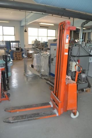 735776-4 "ATLET" stacker