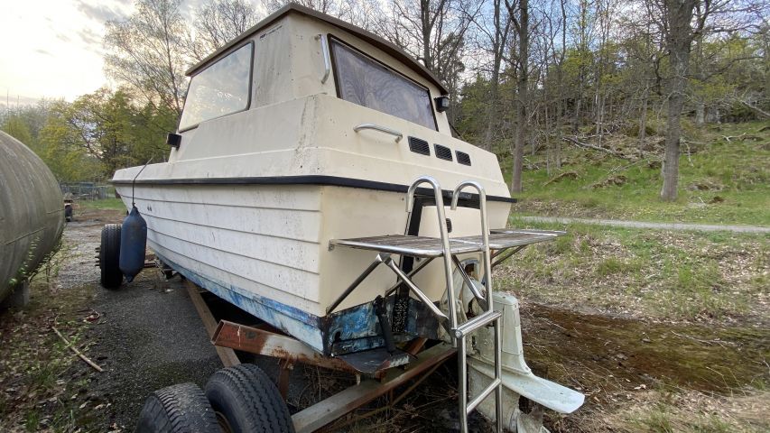 704344-9 Cabin boat - Uttern 720 - Repair object