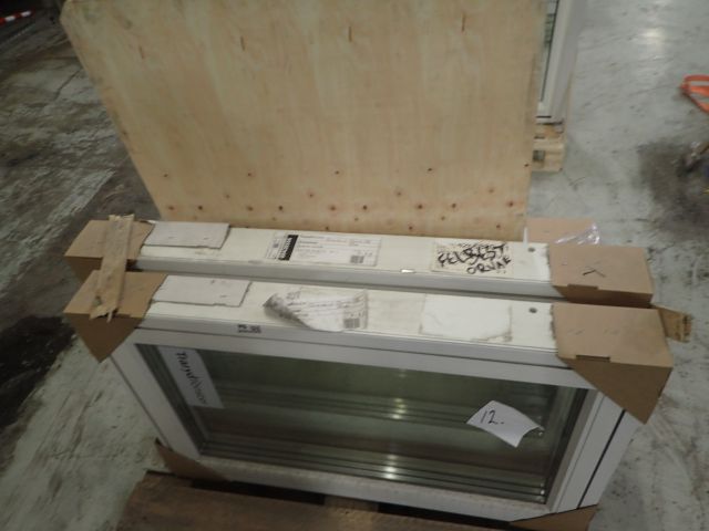 689255-2 2 windows (different sizes)