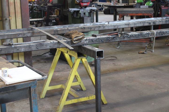 718986-1 Welding stand on trestles